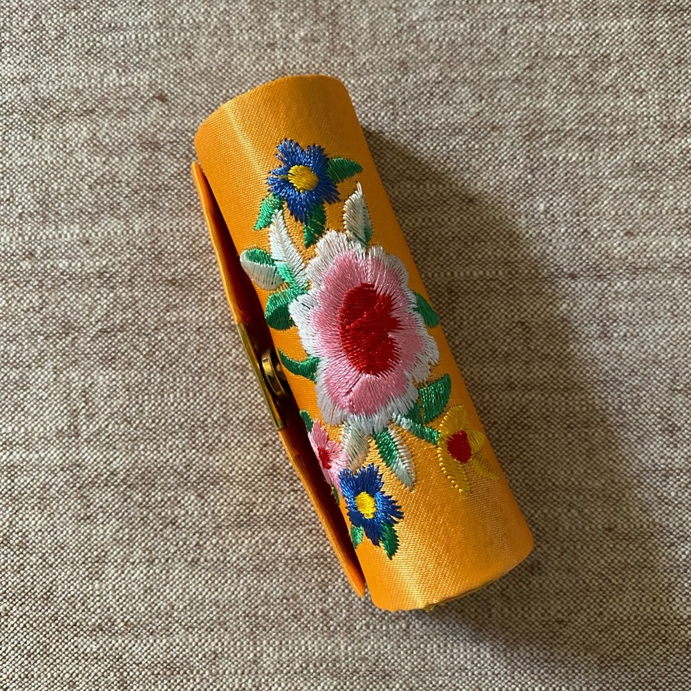 EMBROIDERED LIPSTICK HOLDER WITH MIRROR NEW